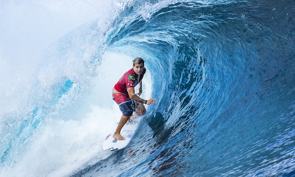 Ítalo Ferreira surfe