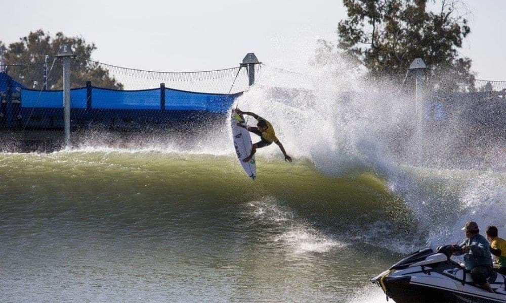 Filipe Toledo arrasando no Surf Ranch surfe