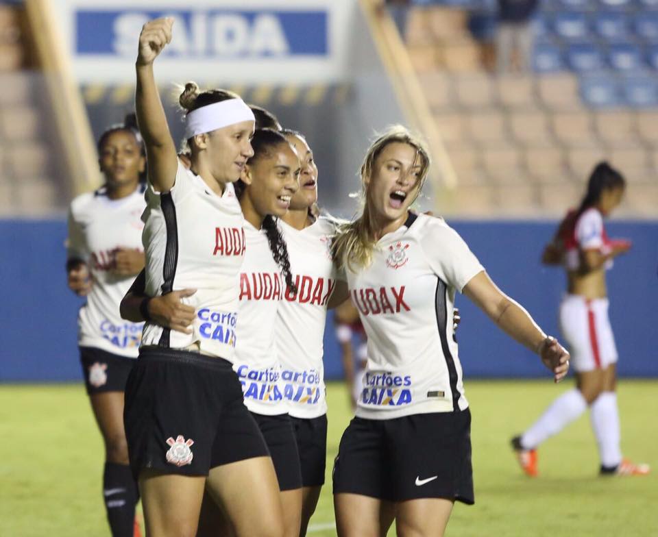 Santos supera Corinthians no Brasileiro de Futebol Feminino