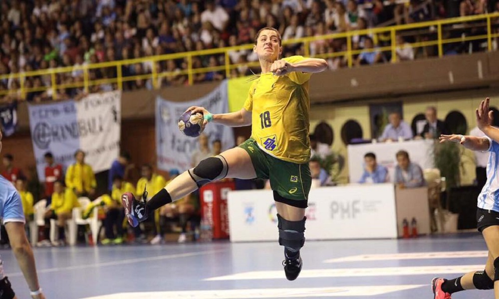 Melhor jogadora do mundo, Duda Amorim espera evolução do handebol no Brasil