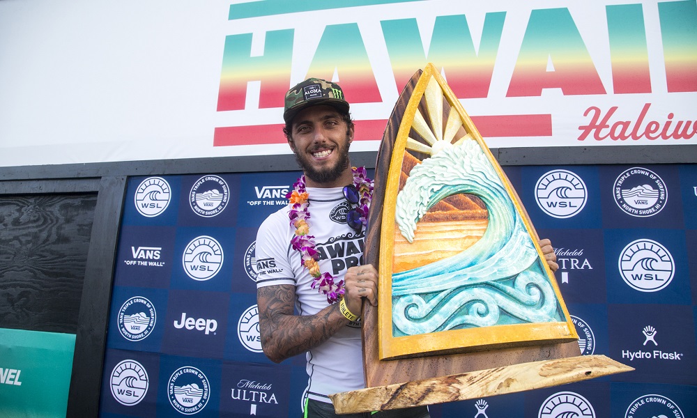 Filipe Toledo supera Griffin Colapinto e vence o Hawaiian Pro