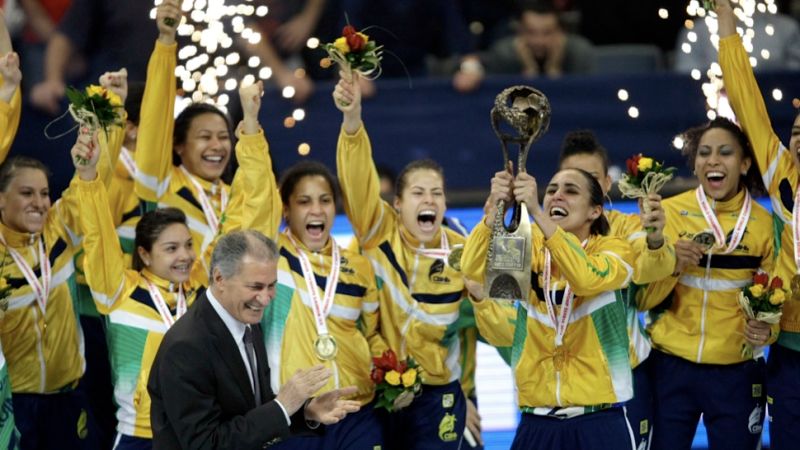 Brasileira Alexandra é eleita a melhor jogadora de handebol do mundo em  2012 - ESPN