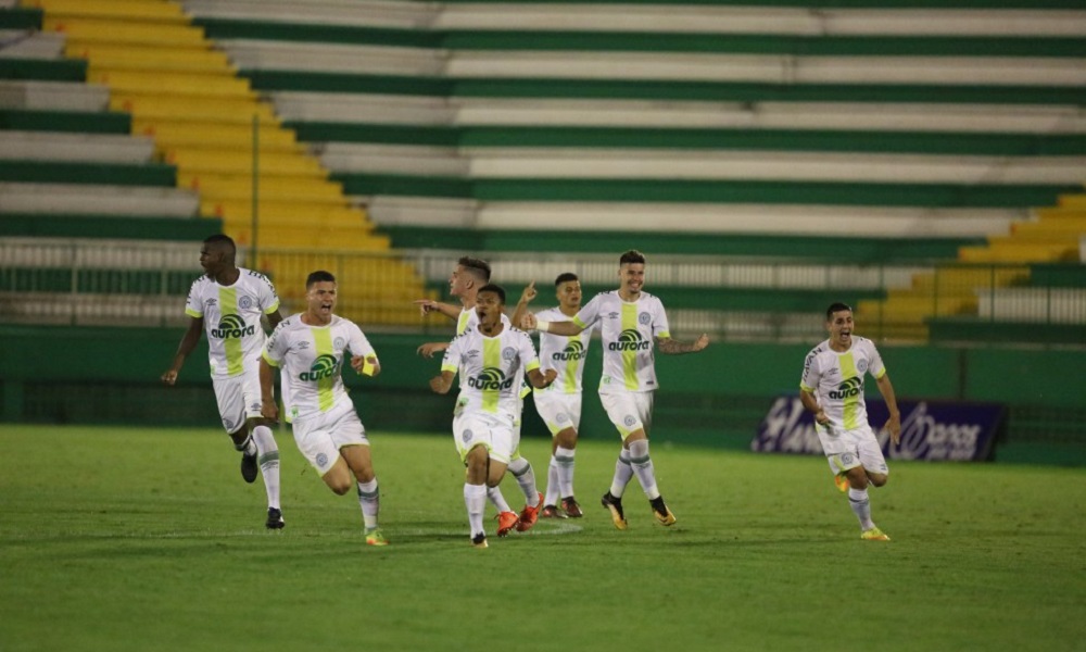 Chapecoense supera o Londrina nos pênaltis na Copa do Brasil