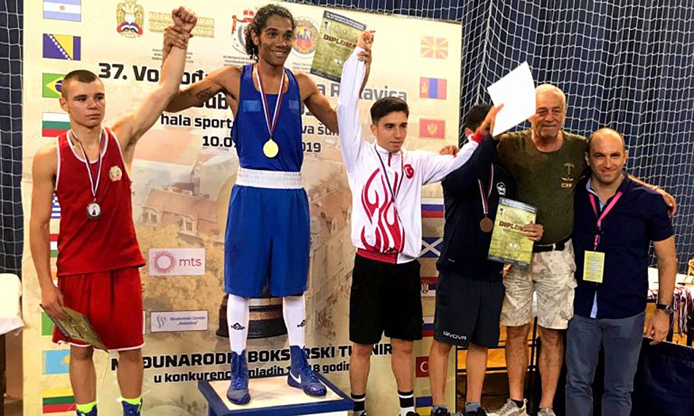 Luiz Oliveira é campeão e Kaian Reis é bronze no Golden Glove