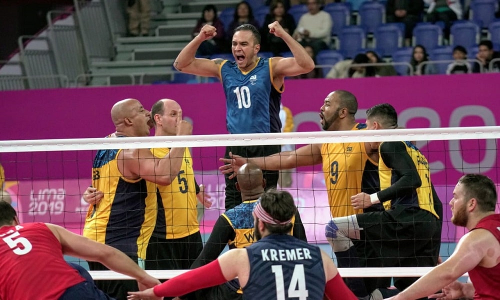 Homem mais alto do Brasil estreia no vôlei sentado por ouro em Paris