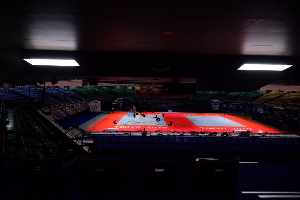 Tatame do Mundial de Judô na Budokan torcida tóquio Jogos Olímpicos COI