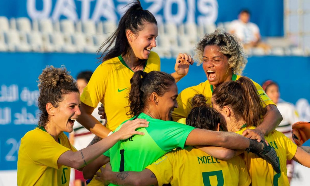 Beach soccer feminino derrota Rússia na disputa pelo bronze