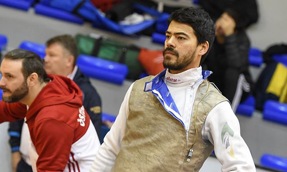 Heitor Shimbo na etapa de Paris da Copa do Mundo de florete esgrima