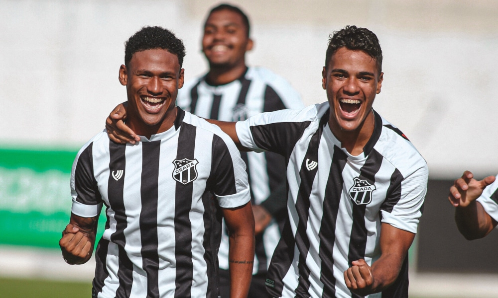 Seis partidas agitaram a segunda rodada do Campeonato Brasileiro de Aspirantes. E a quinta-feira (22) foi bastante favorável aos mandantes, com quatro triunfos. Ceará, Paysandu, Grêmio e Santos ganharam. Apenas Juventude e Corinthians não venceram em casa. O primeiro empatou com o Vila Nova e o segundo perdeu para o Avaí. Ceará, Paysandu e Avaí lideram o Grupo A, com 100%, de aproveitamento, seis pontos.