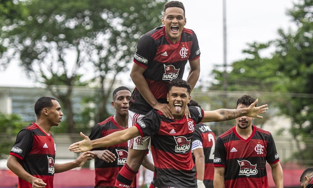 Flamengo vence a Chapecoense por 3 a 0