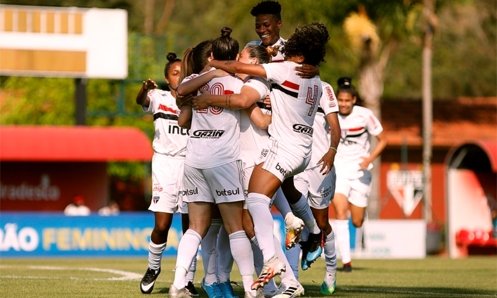 Primeira rodada de futebol feminino com goleada nos Jogos Pan-Americanos de  2023 - Surto Olímpico