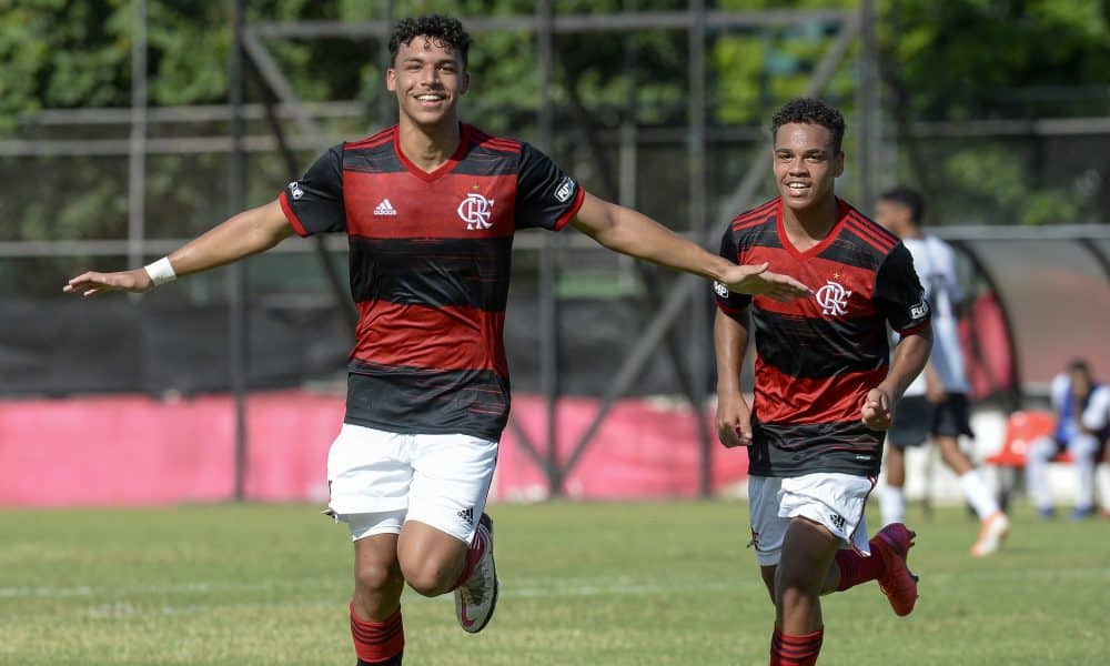 Flamengo x fluminense sub 17. Уэсли футболист Фламенго. Матеус Франса Фламенго.