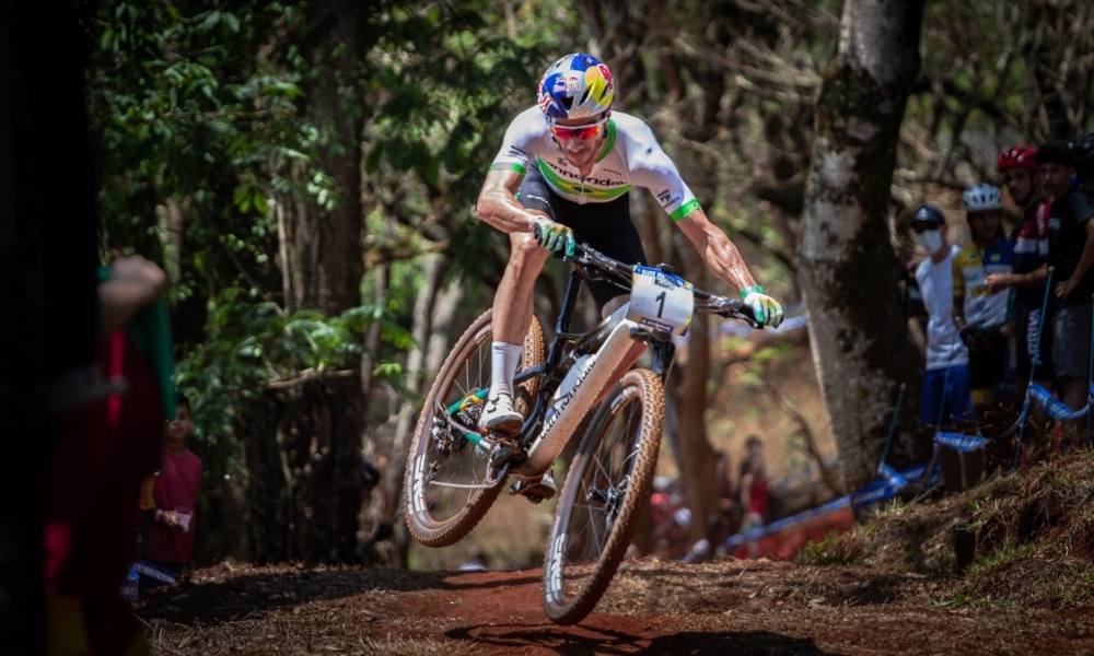 Henrique Avancini vence etapa de Araxá da Copa Internacional de mountain bike