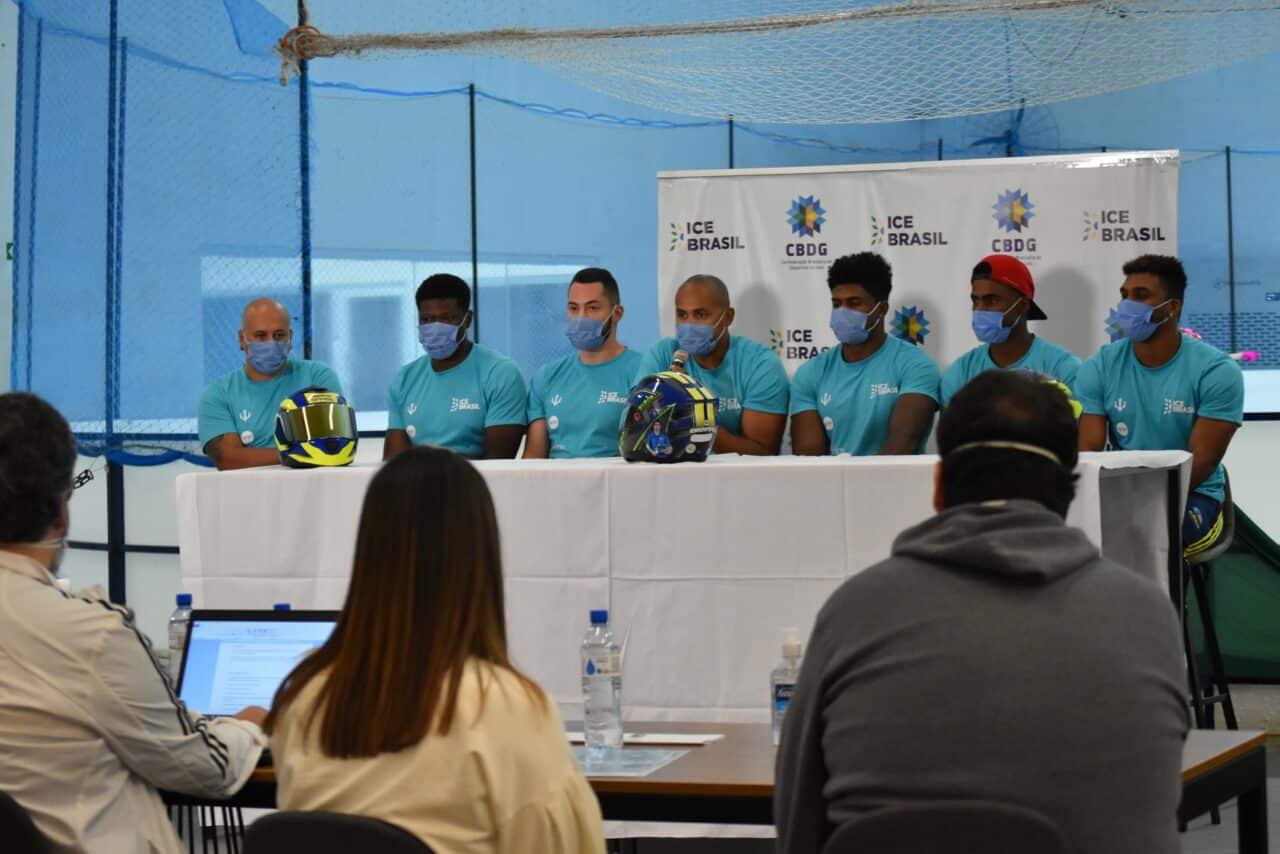 Atletas do Bobsled Brasileiro concedem entrevista coletiva na Arena Ice Brasil