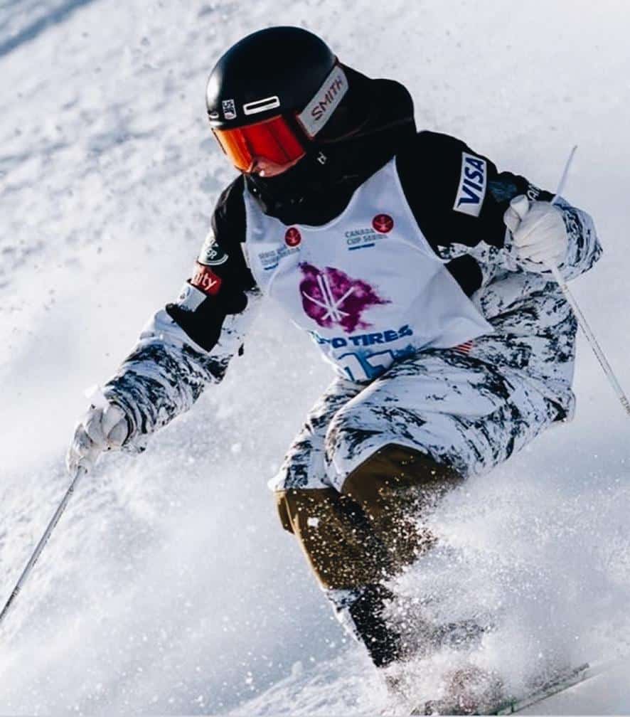 Sabrina Cass disputa prova de Esqui Freestyle Moguls