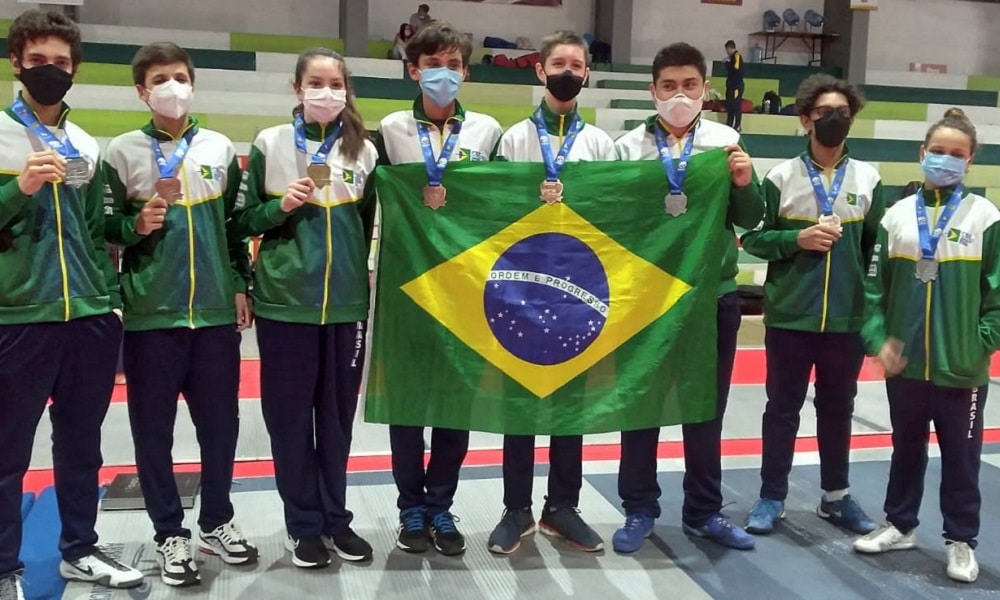 Laura Correia Brasil fatura mais sete medalhas no Sul-Americano de esgrima