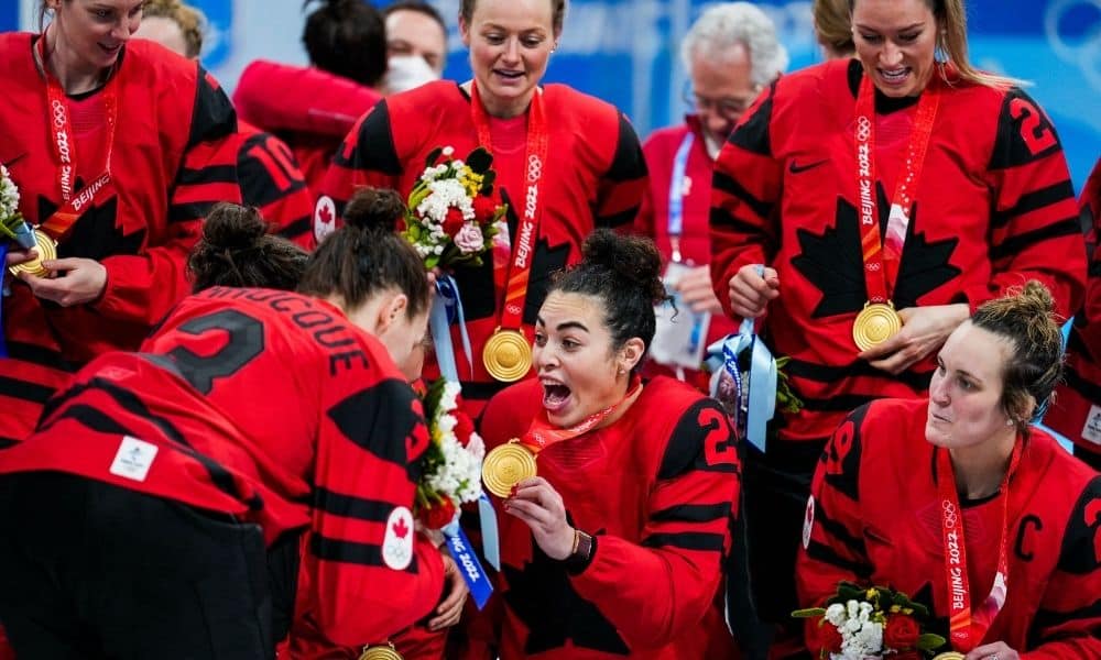 Hóquei no gelo feminino: rivalidade quer mudar o esporte no mundo