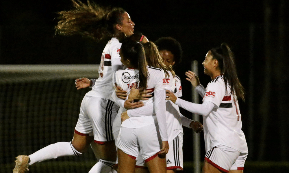 São Paulo vence Palmeiras com golaço e avança no Brasileirão Feminino