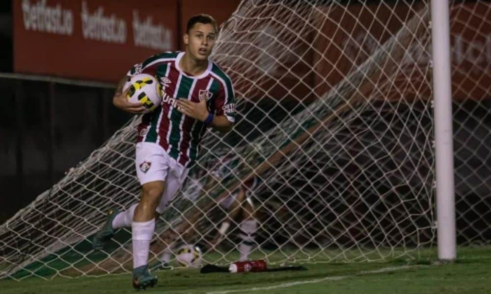 Arthur contou com assistência de Gustavo Lobo para marcar pelo Fluminense (Leonardo Brasil:Fluminense FC) Bragantino