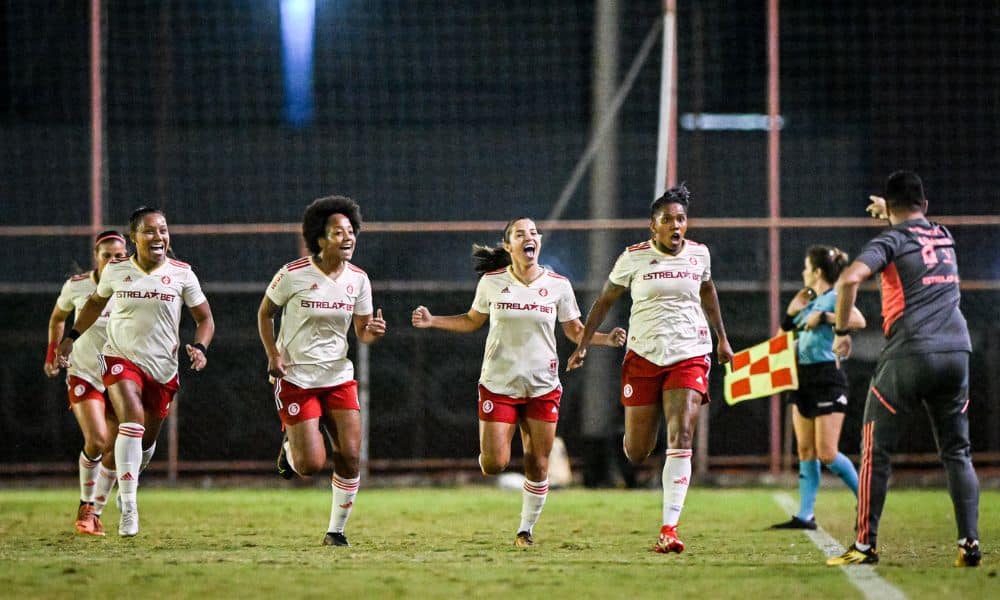 Internacional vence Flamengo nas quartas do Brasileiro feminino
