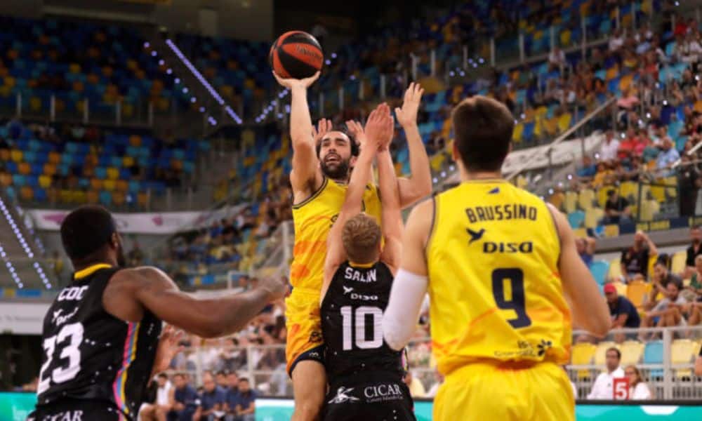 Mas - Vitor Benite faz arremesso em jogo do Gran Canaria na Eurocup