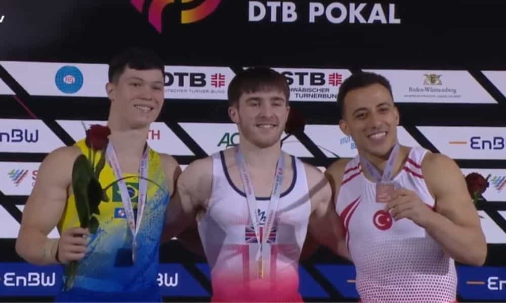 Mas Yuri, Harry e Adem no pódio com suas medalhas