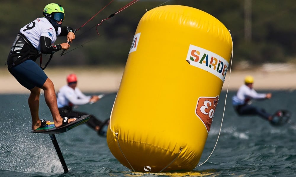 Lucas Fonseca competindo no Campeonato Europeu Sub-21 de Fórmula Kite