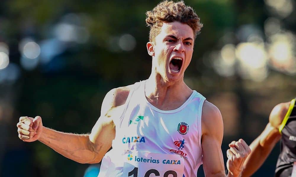 Renan Gallina comemora após terminar uma prova / Sul-Americano Sub-20 de Atletismo