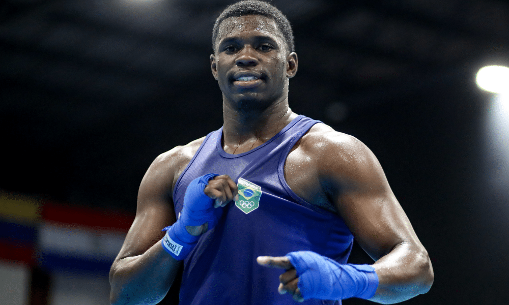 Wanderley Pereira enquanto sorri para foto no Mundial de boxe masculino. Luiz Oliveira perdeu