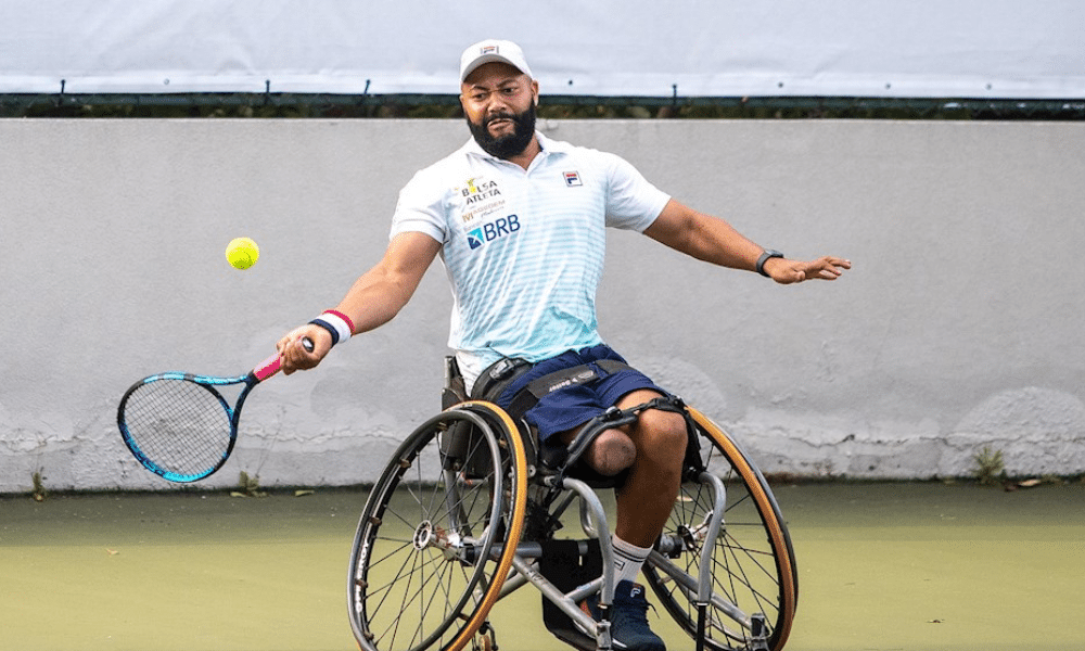 Daniel Rodrigues em ação na Gira Europeia de tênis em cadeira de rodas