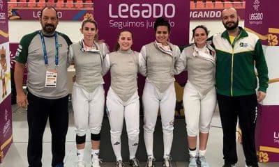 Equipe de florete feminino do Brasil competiu no último dia do Campeonato Pan-Americano, realizado em Lima (Foto: CBE)