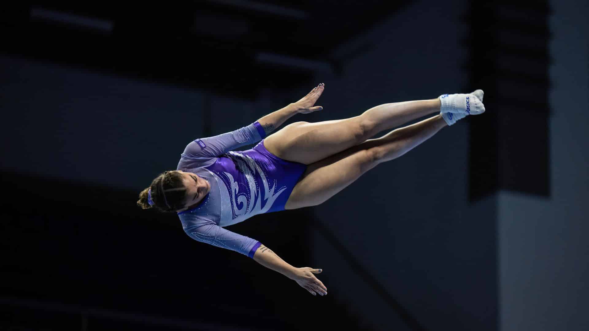 Alice Gomes cai na final do Campeonato Brasileiro de Ginástica de Trampolim (Foto: Hedgard Moraes/MTC)