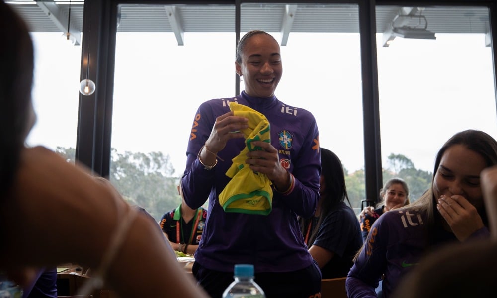 Depois da cerimônia grandiosa de abertura, Copa do Mundo feminina