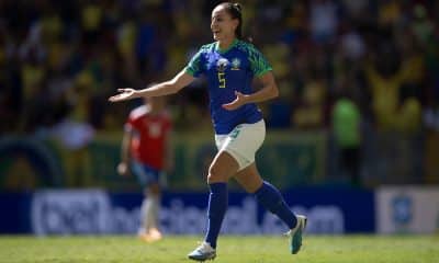 Na imagem, Luana comemorando o terceiro gol do Brasil contra o Chile.