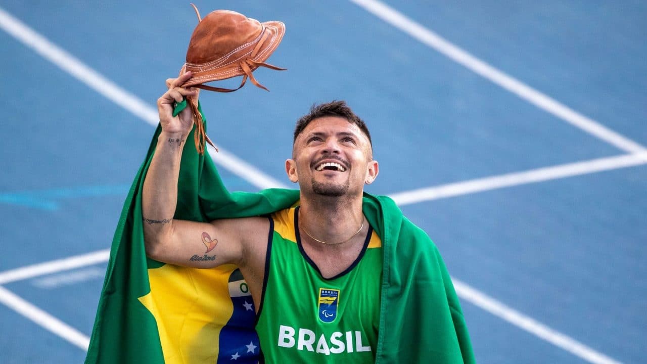 Catarinense bate recorde brasileiro no terceiro dia do Campeonato Mundial  de halterofilismo em Dubai - CPB