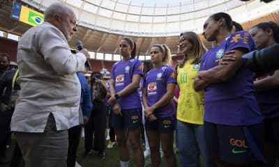 Na imagem, Presidente da República, Lula, visita treino da Seleção Feminina Principal na Arena BRB Mané Garrincha.