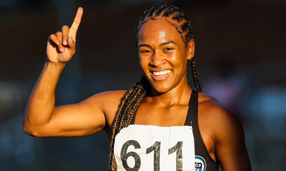 Lorraine Martins comemora a vitória nos 200m no Troféu Brasil de atletismo