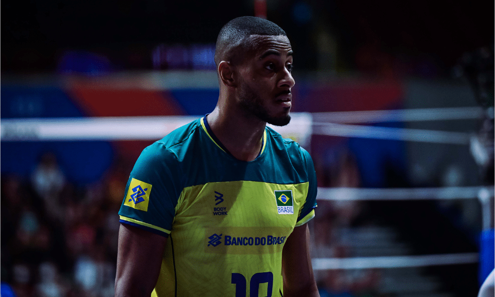 Lucarelli em ação na Liga das Nações de vôlei masculino