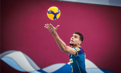 Thiery levanta bola para sacar em duelo Brasil e Tailândia pelo Mundial sub-21 de vôlei masculino