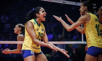 Tainara e Gabi em jogo da Seleção Feminina de vôlei na Liga das Nações VNL Brasil