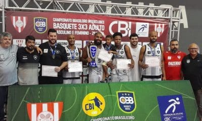 Na imagem, time do Botafogo em foto posada com o título do Basquete 3x3.