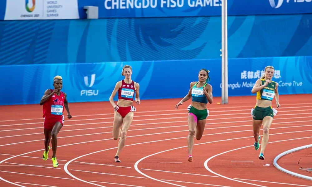 Brasileira Leticia Lima, em ação nos Jogos Mundiais Universitários, em Chengdu (Divulgação/CBDU)