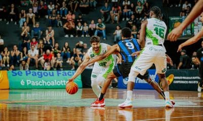 Confronto entre Bauru e Pinheiros, válido pelo Paulista de basquete masculino (Andrews Clayton/Bauru Basket)