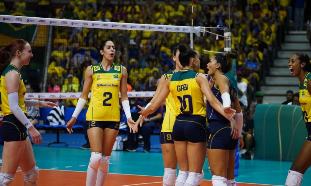 Com equipe definida, seleção brasileira feminina de vôlei faz últimos  ajustes para Sul-Americano - Folha PE