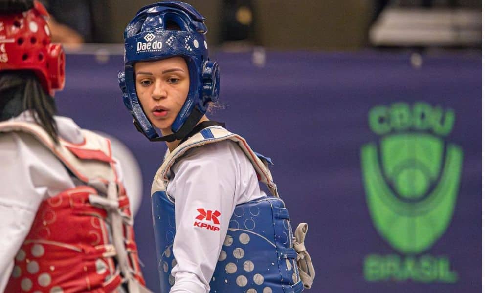 Brasileira Dângela Guimarães, medalhista de ouro no Aberto da Argentina de taekwondo (Reprodução/Instagram/@dangelaguimaraes)