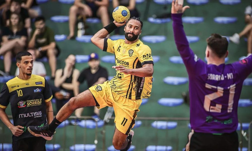 Jogo entre Cascavel Handebol e ACES pelo Brasileiro Masculino de handebol (Foto: Gabriel Haesbaert)