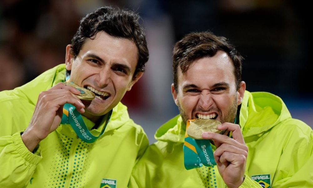 André e George medalha de ouro no vôlei de praia dos jogos pan-americanos de santiago-2023