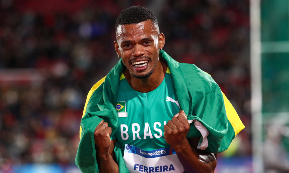 Balotelli emocionado após conquistar a prata do decatlo nos Jogos Pan-Americanos de Santiago-2023