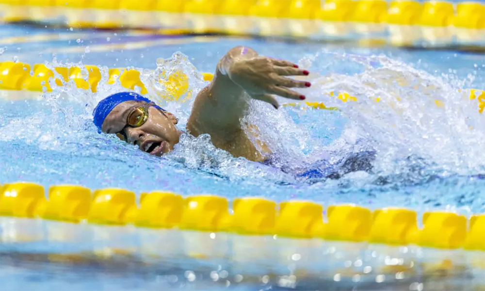 Na imagem, a nadadora Cecília Araújo durante Mundial de Manchester.