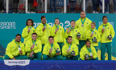 Equipe mista do Brasil de judô no pódio dos Jogos Pan-Americanos de Santiago-2023